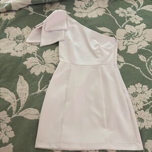 Gianni Bini White Asymmetrical One-Shoulder Bow Dress